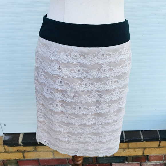 H&M Dresses & Skirts - H&M Cream Lace Pencil Skirt Dressy Casual Size 6